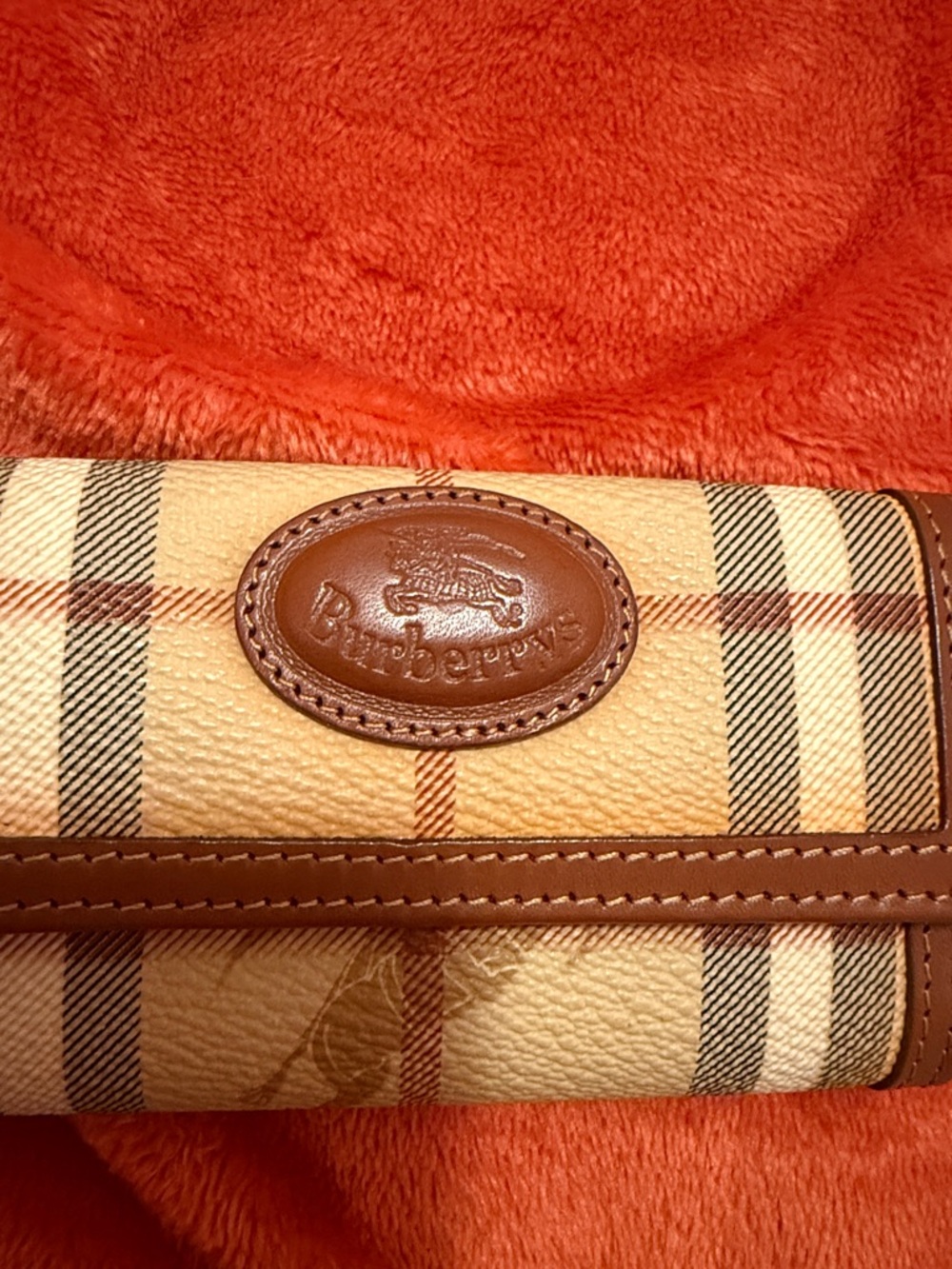 Burberry Classic key holder in Tan and Brown Leather Trim - Picture 2 of 4